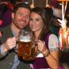 Xabi Alonso et Nagore Aramburuat lors de l'Oktoberfest à Munich, le 30 septembre 2015.