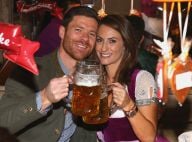 Xabi Alonso et Philipp Lahm : Les stars du Bayern s'éclatent pour fêter la bière