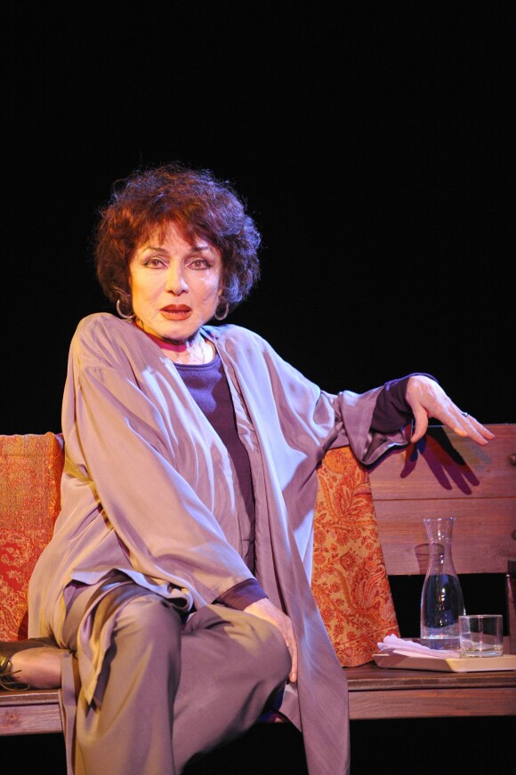 Judith Magre sur scène pour la pièce "Rose", le 9 janvier 2012.