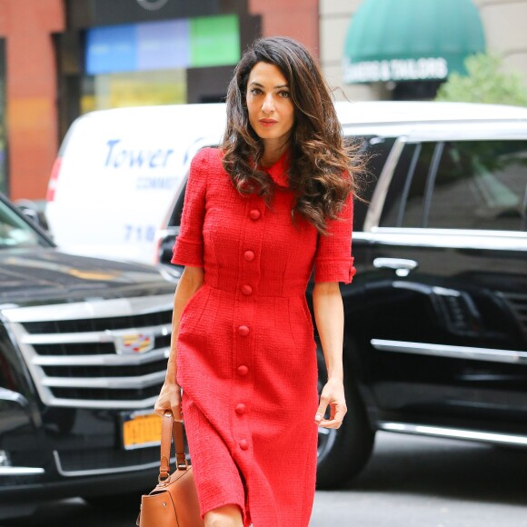 Amal Alamuddin Clooney se promène dans les rues de New York, le 30 septembre 2015.