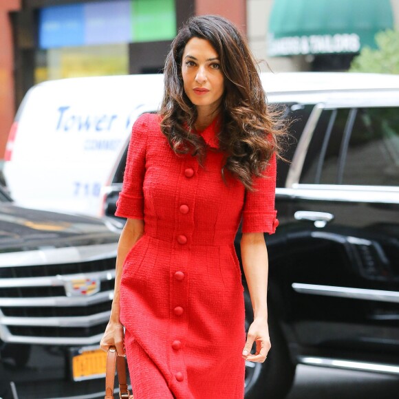Amal Alamuddin Clooney se promène dans les rues de New York, le 30 septembre 2015.