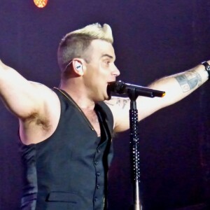Robbie Williams en concert au festival « Hard Rock Rising » à Barcelone, le 28 juillet 2015