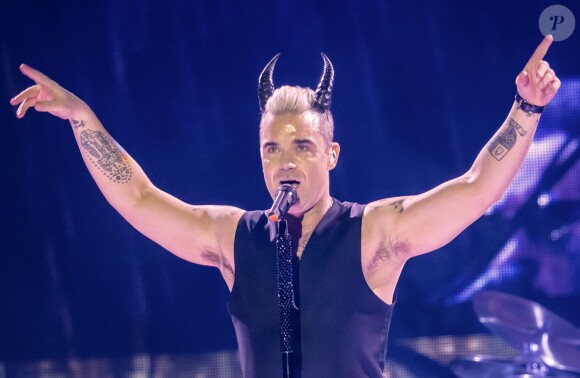 Robbie Williams en concert au Ice Palace à Saint-Petersbourg. Le 9 avril 2015