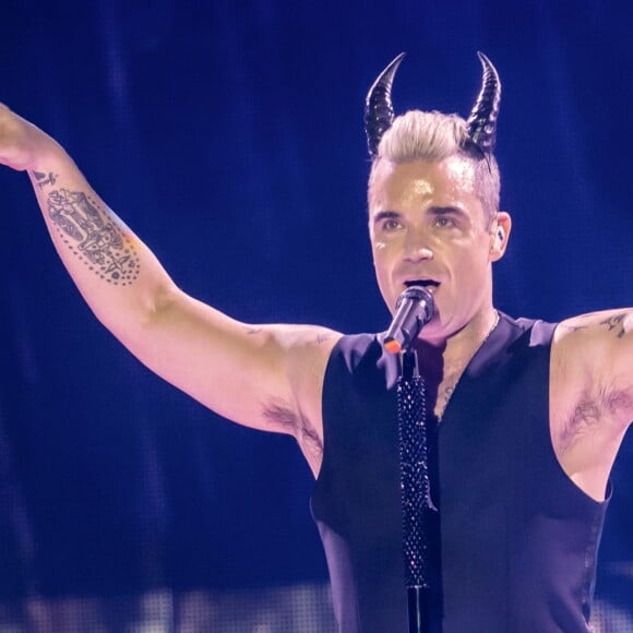 Robbie Williams en concert au Ice Palace à Saint-Petersbourg. Le 9 avril 2015