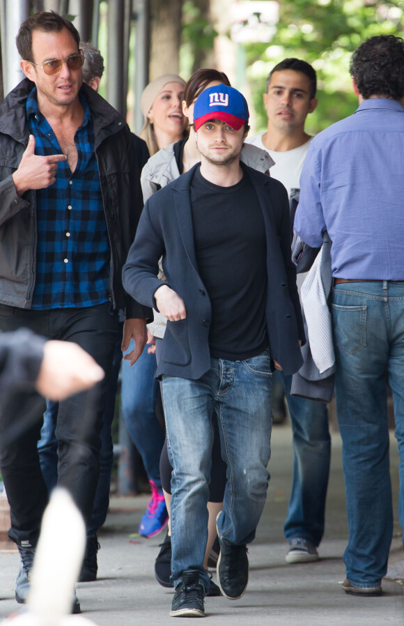 Daniel Radcliffe et sa compagne Erin Darke se promènent avec Will Arnett à New York, le 5 juin 2015.