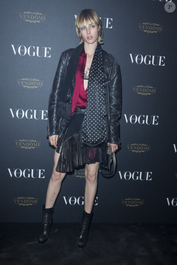 Edie Campbell assiste à la soirée des 95 ans du magazine Vogue Paris, avenue d'Iéna. Paris, le 3 octobre 2015.