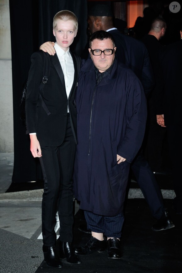 Ruth Bell et Alber Elbaz assistent à la soirée des 95 ans du magazine Vogue Paris, avenue d'Iéna. Paris, le 3 octobre 2015.