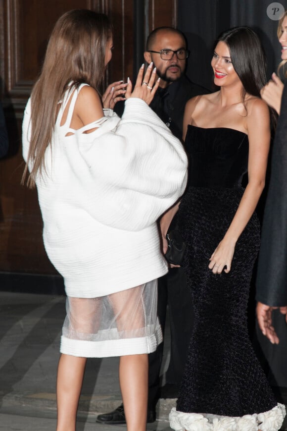 Zendaya Coleman et Kendall Jenner assistent à la soirée des 95 ans du magazine Vogue Paris, avenue d'Iéna. Paris, le 3 octobre 2015.