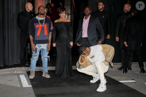 Kanye West, Kris Jenner, son compagnon Corey Gamble et Travi$ Scott assistent à la soirée des 95 ans du magazine Vogue Paris, avenue d'Iéna. Paris, le 3 octobre 2015.