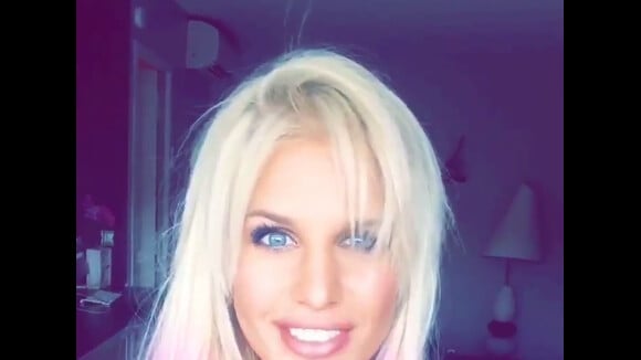 Adixia : Look sexy et pose sensuelle, la Ch'ti devient égérie mode !