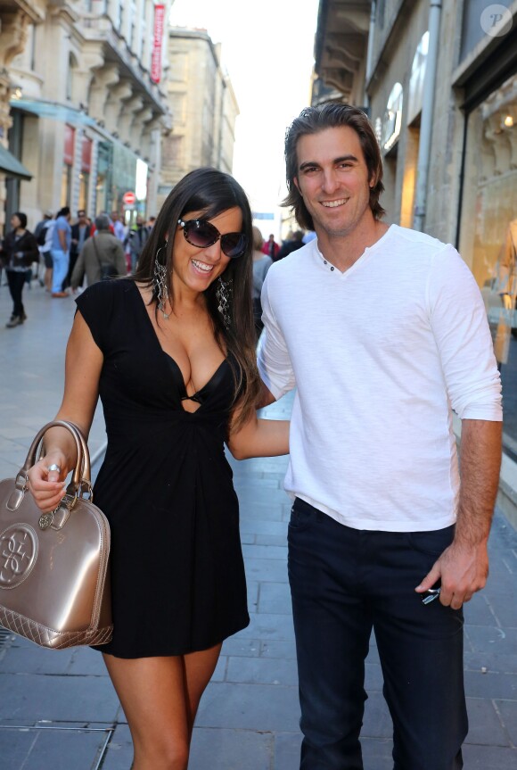 Exclusif - Claudia Romani et son petit-ami Kevin Gleizes (tous deux éliminés de Secret Story 9) sont venus passer quelques jours à Bordeaux, le 23 septembre 2015