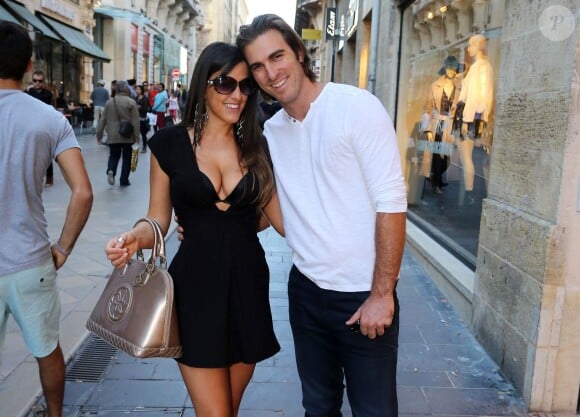 Exclusif - Claudia Romani et son petit-ami Kevin Gleizes (tous deux éliminés de Secret Story 9) in love sont venus passer quelques jours à Bordeaux, le 23 septembre 2015