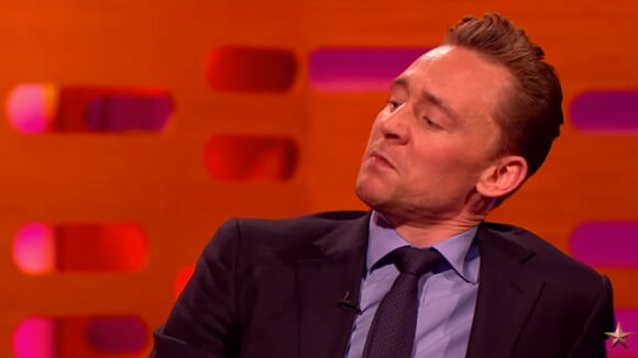 Tom Hiddleston nous montre ses talents d'imitateurs sur le plateau du Graham Norton Show.