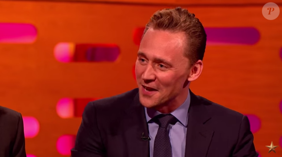 Tom Hiddleston sur le plateau du Graham Norton Show. (capture d'écran)