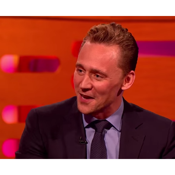 Tom Hiddleston sur le plateau du Graham Norton Show. (capture d'écran)