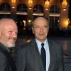Le chef Philippe Etchebest inaugure son restaurant "Le quatrième mur" en présence d'Alain Juppé sous les galeries de l'Opéra de Bordeaux, en face du restaurant de son concurrent Gordon Ramsay, le 5 octobre 2015.