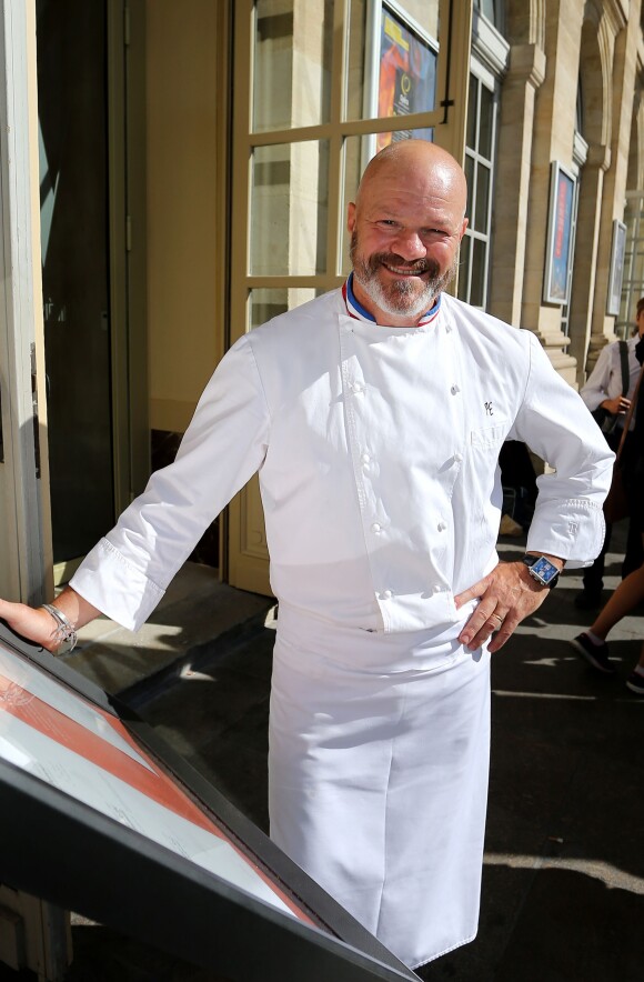 Exclusif - Le médiatique chef Philippe Etchebest ("Cauchemar en cuisine", "Top chef") pose dans son restaurant "Le quatrième mur" le jour de son ouverture à Bordeaux le 8 Septembre 2015.