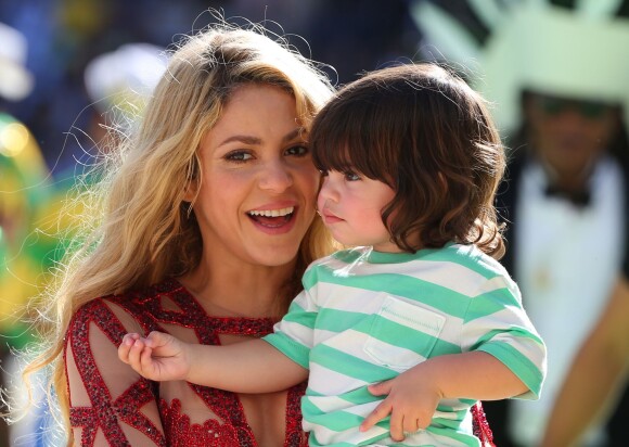 La chanteuse Shakira et son fils Milan lors de la finale de la coupe du monde de la FIFA 2014 à Rio de Janeiro, le 13 juillet 2014