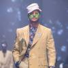 L'animateur Arnaud Lemaire défile pour Vivienne Westwood (collection prêt-à-porter printemps-été 2016) à Paris, le 3 octobre 2015.