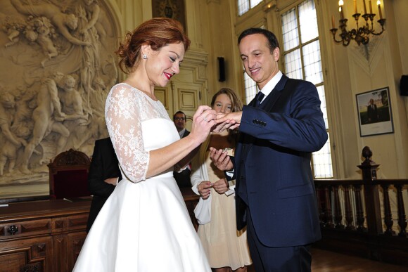 Exclusif - Emilie Dequenne et son époux Michel Ferracci lors de leur mariage à la mairie du 10e arrondissement, le samedi 11 octobre 2014 à Paris.