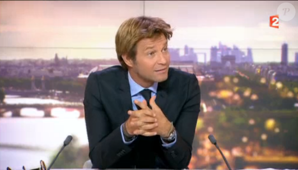 Laurent Delahousse présente le JT de 20 heures de France 2, le dimanche 11 octobre 2015.