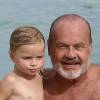 Kelsey Grammer et sa fille Faith se baignent à Miami, le 11 octobre 2015.