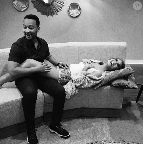 John Legend et Chrissy Teigen attendent leur premier enfant. Ils l'ont annoncé sur Instagram le 12 octobre 2015.