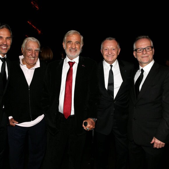 Paul Belmondo, Charles Gérard, Jean-Paul Belmondo, Jean-Michel Aulas et Thierry Frémaux - Soirée d'ouverture de la 7e édition du Festival Lumière 2015 à la Halle Tony-Garnier à Lyon le 12 octobre 2015.