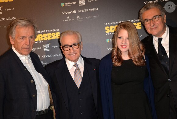 Constantin Costa-Gavras, Martin Scorsese, sa fille Francesca et Serge Toubiana - Photocall à l'occasion de la visite privée de l'exposition "Scorsese" à la Cinémathèque française à Paris, le 13 octobre 2015.