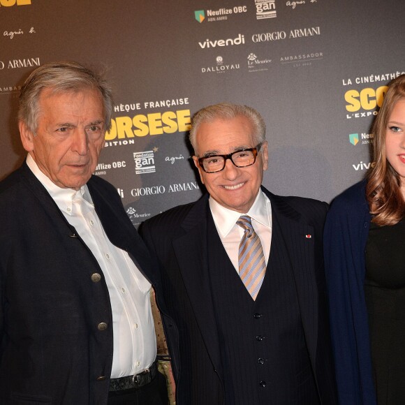 Constantin Costa-Gavras, Martin Scorsese, sa fille Francesca et Serge Toubiana - Photocall à l'occasion de la visite privée de l'exposition "Scorsese" à la Cinémathèque française à Paris, le 13 octobre 2015.