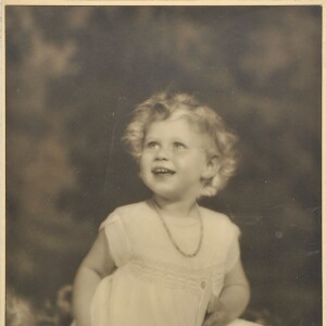 La princesse Margaret, soeur d'Elizabeth II, photographiée le 15 juillet 1932, un portrait par l'ancien photographe royal Marcus Adams mis en vente aux enchères en octobre 2015.