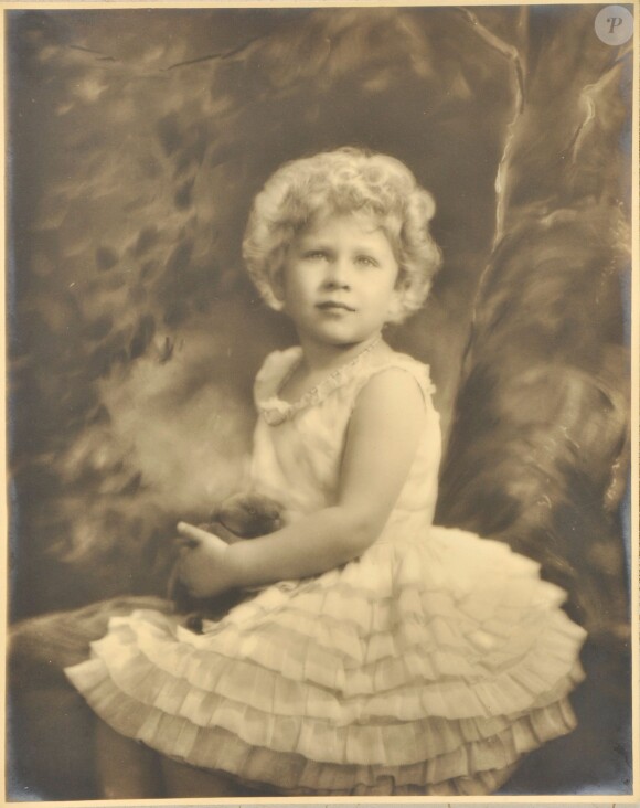 La princesse Elizabeth, future Elizabeth II, enfant, un portrait par l'ancien photographe royal Marcus Adams mis en vente aux enchères en octobre 2015.