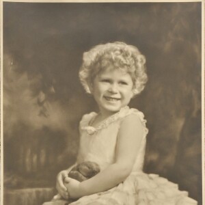 La princesse Elizabeth, future Elizabeth II, enfant, un portrait par l'ancien photographe royal Marcus Adams mis en vente aux enchères en octobre 2015.