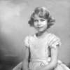 La princesse Elizabeth (future Elizabeth II) photographiée au studio de Marcus Adams sur Dover Street dans son enfance, un portrait par l'ancien photographe royal Marcus Adams mis en vente aux enchères en octobre 2015.