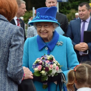 La reine Elisabeth II d'Angleterre (le jour où elle devient le monarque britannique au règne le plus long) et le prince philip, duc d'Edimbourg inaugurent la ligne Borders Railways à bord d'un train à vapeur en présence de Nicola Sturgeon (Premier ministre d'Écosse) - 9 septembre 2015  9 September 2015. The Queen opens The Scottish Borders Railway at Tweedbank Station on the day she becomes the Longest Serving British Monarch, with The Duke of Edinburgh and The First Minister of Scotland Nicola Sturgeon who will invite Her Majesty to unveil a plaque to mark the opening of the Borders Railway. Here, The Queen, The Duke of Edinburgh, Nicola Sturgeon.09/09/2015 - Tweedbank