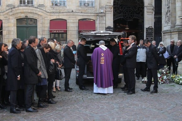 Suzon Dopsy, la femme de Dominique Dropsy et sa famille - Obsèques de Dominique Dropsy en l'église Notre-Dame à Bordeaux, le 14 octobre 2015