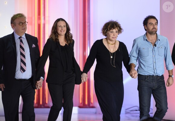 Dominique Besnehard, Camille Cottin, Liliane Rovere et Grégory Montel - Enregistrement de l'émission "Vivement Dimanche" à Paris le 14 octobre 2015 et qui sera diffusée le 18 Octobre 2015.