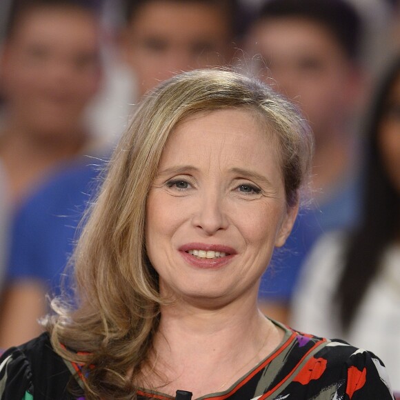 Julie Delpy - Enregistrement de l'émission "Vivement Dimanche" à Paris le 14 octobre 2015 et qui sera diffusée le 18 Octobre 2015.
