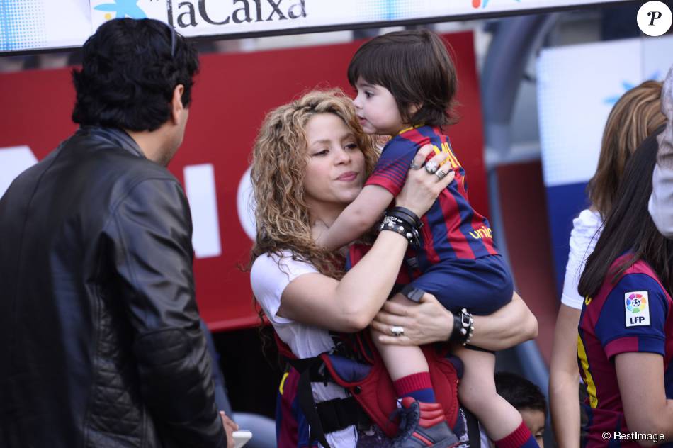 Shakira, avec ses enfants Milan (2 ans) et Sasha (3 mois), et sa belle