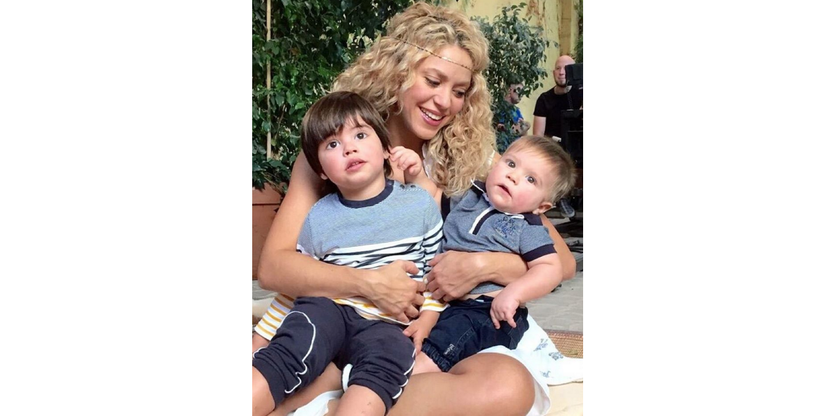 Photo : Shakira avec ses enfants Milan et Sasha sur un tournage pour