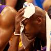 Lamar Odom sur le banc lors de la rencontre entre les Los Angeles Lakers et les Mavericks de Dallas à l'American Airlines Center de Dallas, le 8 mai 2011