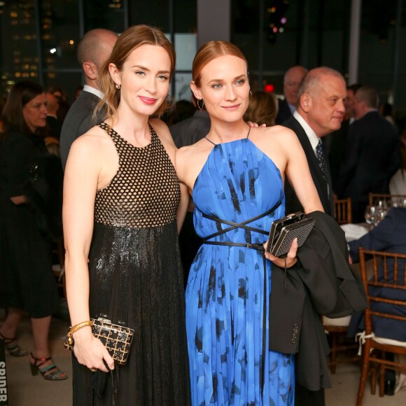 Emily Blunt, Diane Kruger lors de la soirée Love We Deliver 2015 Golden Heart Awards en l'honneur de Neil Patrick Harris & Michael Sennott à New York, le 15 octobre 2015