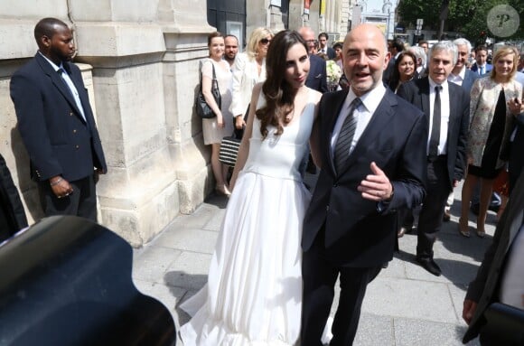 Arrivées au mariage de Pierre Moscovici et Anne-Michelle Bastéri à la mairie du VIème arrondissement de Paris le 13 juin 2015