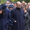 Photo Exclusive - Pierre Moscovici et son frère Denis aux obsèques de leur mère Marie Bromberg au cimétière parisien de Bagneux le 16 octobre 2015.