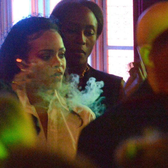 Exclusif - Rihanna et Travis Scott s'éclatent ensemble au club Raspoutine puis ressortent chacun de leur côté à Paris le 5 octobre 2015.