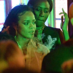 Exclusif - Rihanna et Travis Scott s'éclatent ensemble au club Raspoutine puis ressortent chacun de leur côté à Paris le 5 octobre 2015.