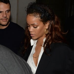 Exclusif - Rihanna quitte le club Raspoutine à Paris le 5 octobre 2015.