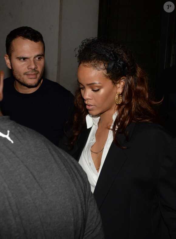 Exclusif - Rihanna quitte le club Raspoutine à Paris le 5 octobre 2015.