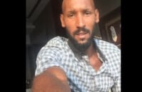 Nicolas Anelka répond à Gérard Houllier dans une vidéo publiée le 17 octobre 2015, dans laquelle il accuse l'ancien sélectionneur d'avoir tenu des propos racistes