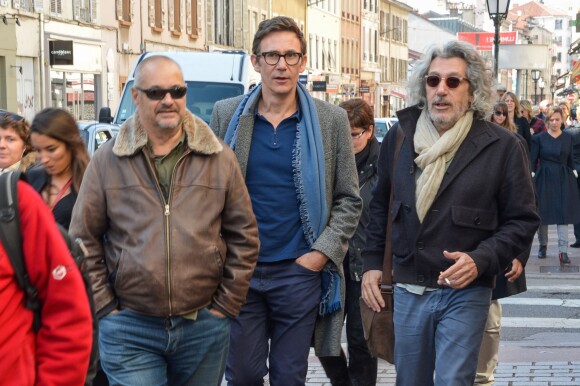 Jean-Pierre Jeunet et Michel Hazanavicius avec Alain Chabat sur le tournage de La Sortie de l'Usine Lumière à Lyon, le 17 octobre 2015.